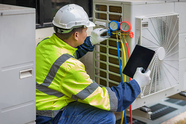 Professional Hvac technician working in Irving, TX